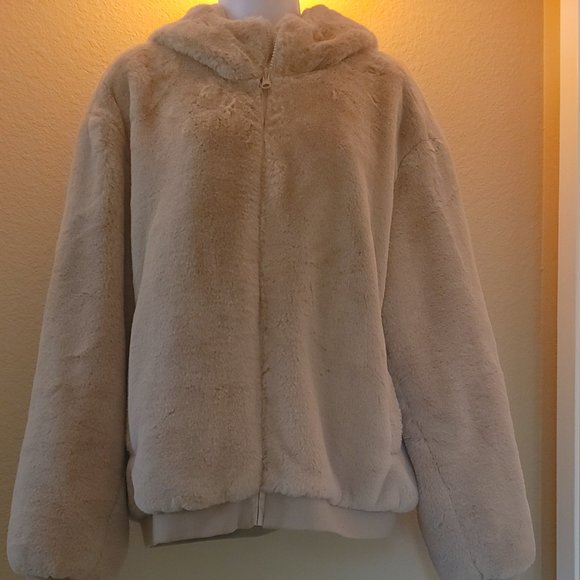 Blanc Noir   sheered faux furJacket  Super soft  NWOT 🤍🤍🤍🤍🤍✨ - Picture 1 of 13